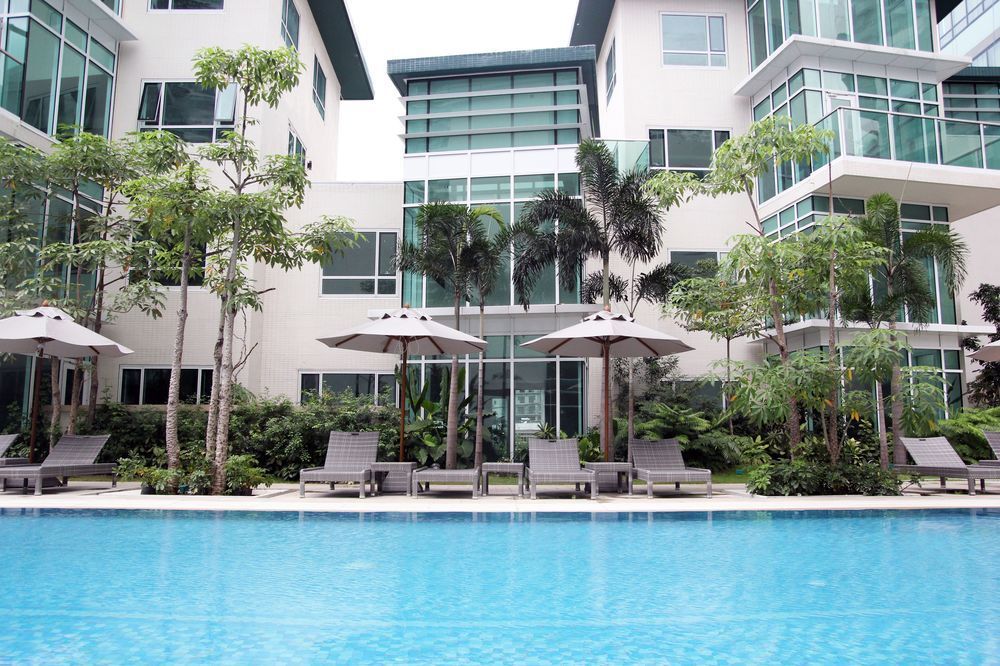 Aruga By Rockwell Makati 5*